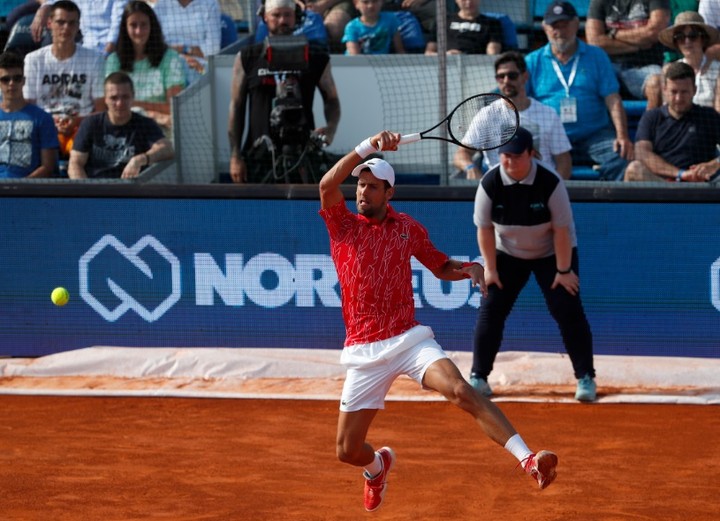 Univerzál Djokovič čaruje aj v basketbale, vyzval Lebrona